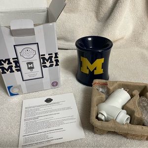 Scentsy, Michigan University outlet tart warmer